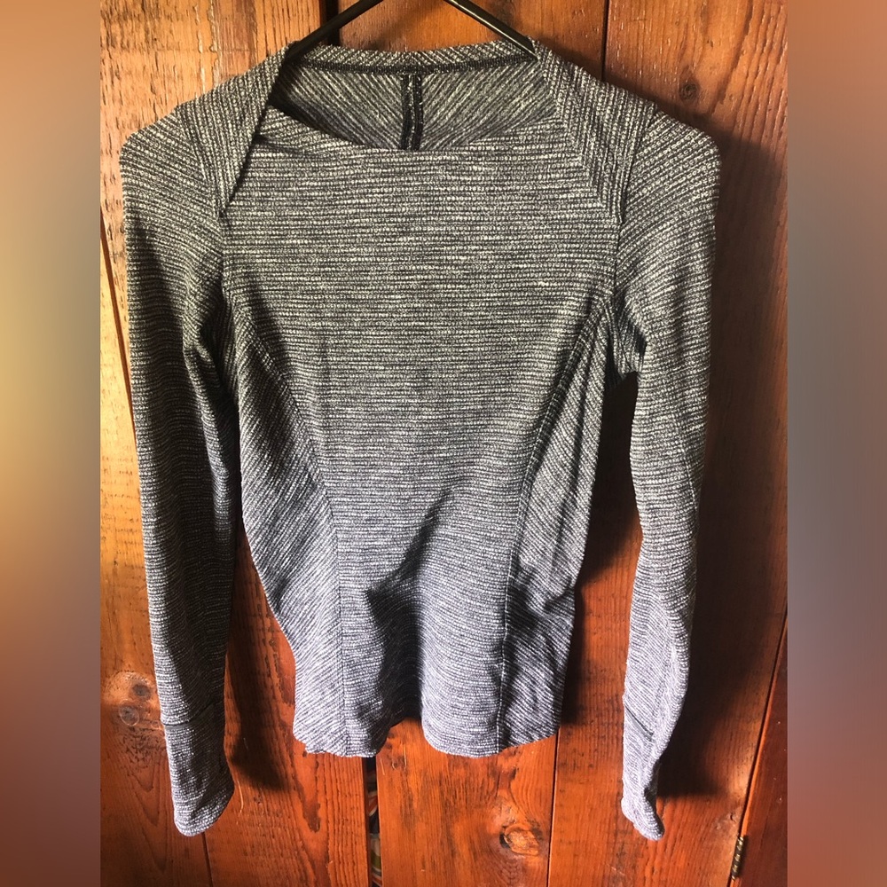 Lululemon long sleeve top 4/6